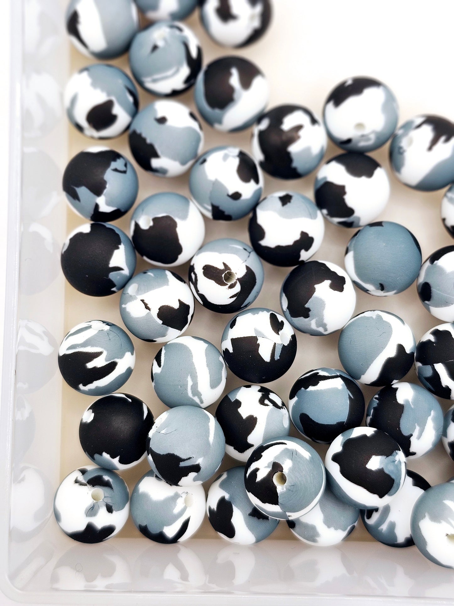 Black and gray camo 15mm silicone round bead